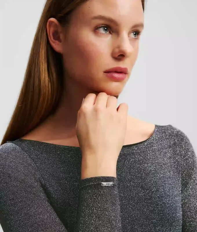 Charakteristický body s dlouhými rukávy Charakteristický body s dlouhými rukávy