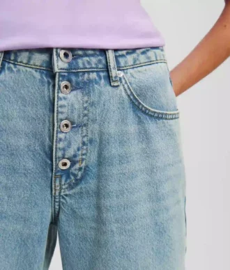 MOM JEANS