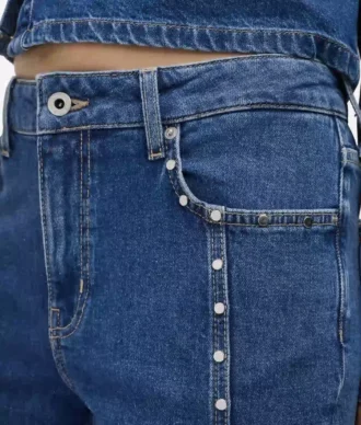 Mom jeans s cvočky