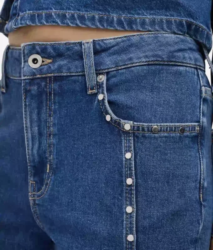 Mom jeans s cvočky Mom jeans s cvočky