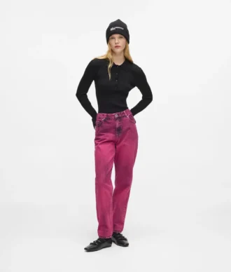 Mom jeans se sprejovým efektem