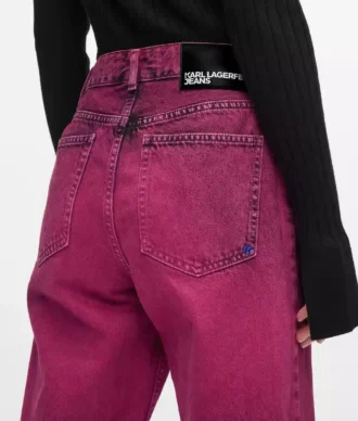 Mom jeans se sprejovým efektem