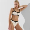 MONOCHROMATICKÁ BANDEAU BIKINI TOP MONOCHROMATICKÁ BANDEAU BIKINI TOP