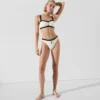 MONOCHROMATICKÁ BANDEAU BIKINI TOP MONOCHROMATICKÁ BANDEAU BIKINI TOP