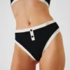 MONOCHROMATICKÉ BIKINOVÉ KALHOTKY S VYSOKÝM PASEM