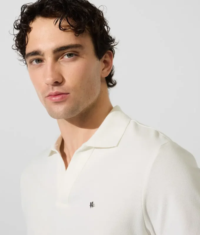 Polo tričko s monogramovou sponou Polo tričko s monogramovou sponou