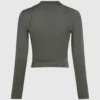 Praktický top s výřezy Praktický top s výřezy