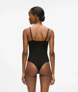 Signature body s vysokým vykrojením