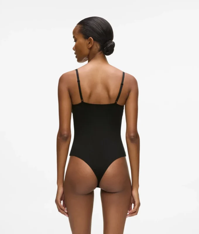 Signature body s vysokým vykrojením Signature body s vysokým vykrojením