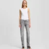 SLIM JEANS S STŘEDNÍM PASEM A ROZSTŘÍHNUTÝM LEMEM SLIM JEANS S STŘEDNÍM PASEM A ROZSTŘÍHNUTÝM LEMEM