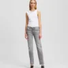 SLIM JEANS S STŘEDNÍM PASEM A ROZSTŘÍHNUTÝM LEMEM SLIM JEANS S STŘEDNÍM PASEM A ROZSTŘÍHNUTÝM LEMEM