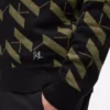 Svetr s monogramem Svetr s monogramem
