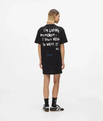 T-shirtové šaty s citátem Karla