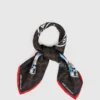 Šátek Ikon Monogram s cestovními razítky Šátek Ikon Monogram s cestovními razítky