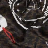 Šátek Ikon Monogram s cestovními razítky Šátek Ikon Monogram s cestovními razítky