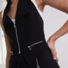 VESTY S HALTEROVÝM VÝSTŘIHEM VESTY S HALTEROVÝM VÝSTŘIHEM